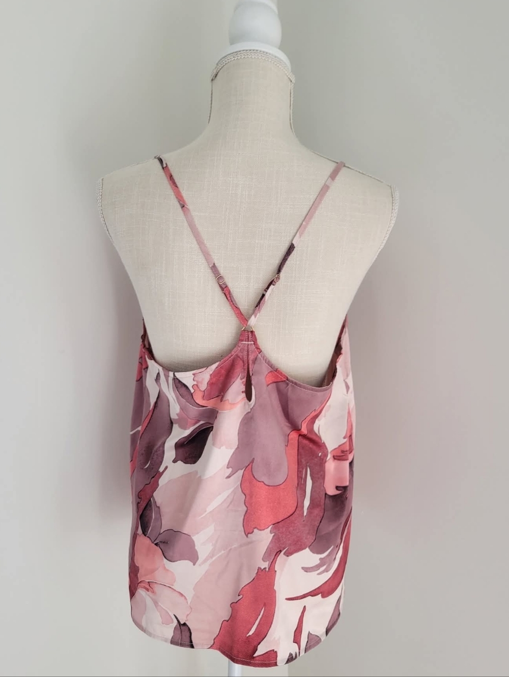 NWOT Pattern Tank - Picture 3 of 8